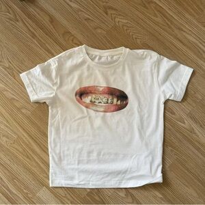 Uniqlo White Graphic T-Shirt with Mouth Design